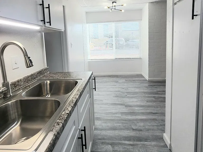 Park West Apartments — Photo 55