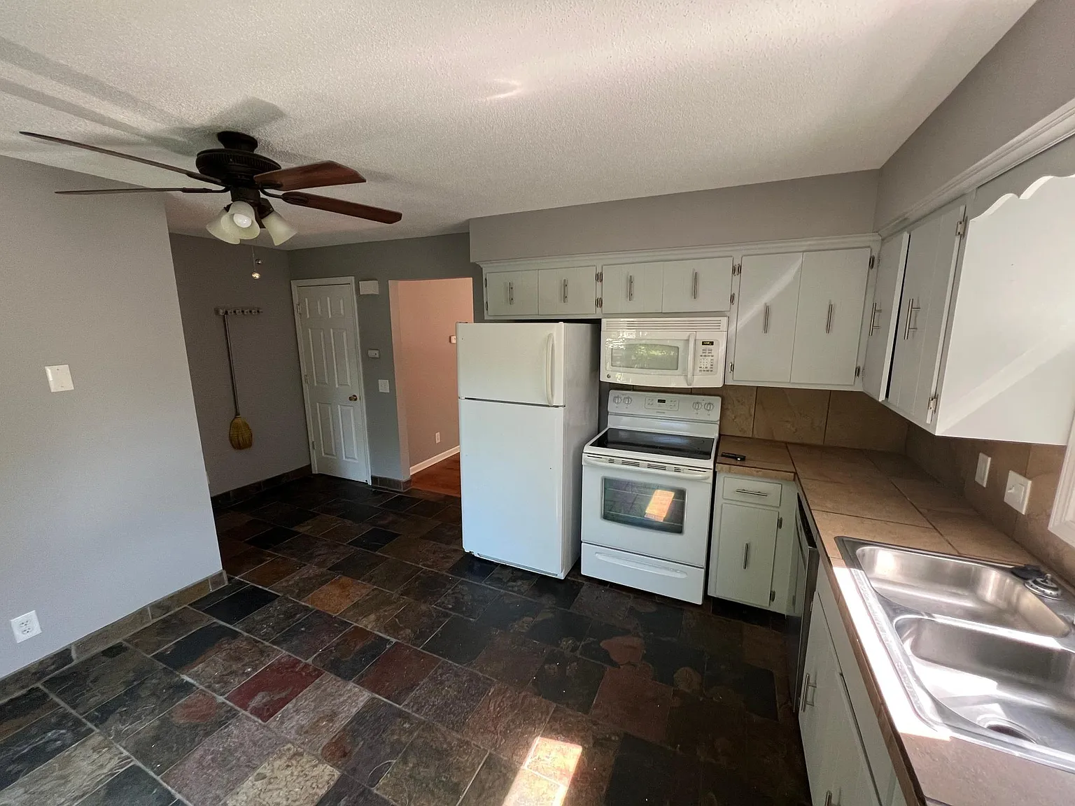 308 Belle Aire Dr — Photo 1