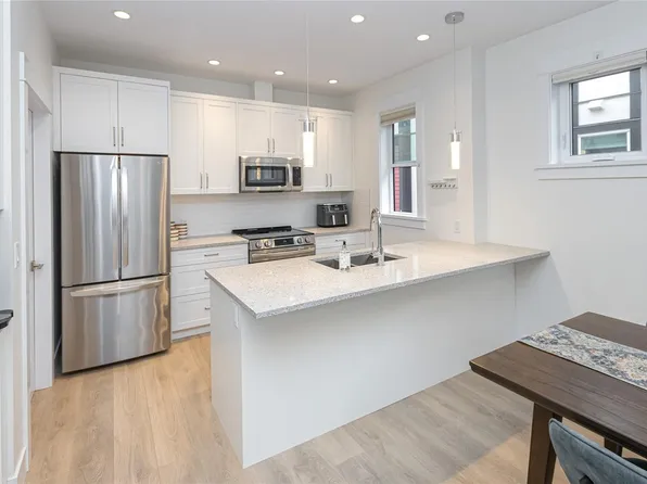 945 Pembroke St #6, Victoria, BC V8T 1J1