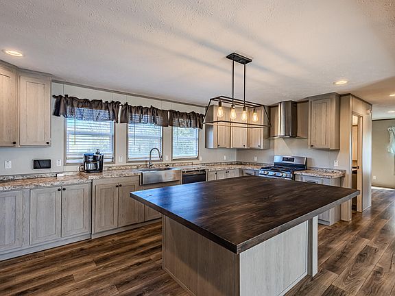 5th image of 192 Toomey Ln