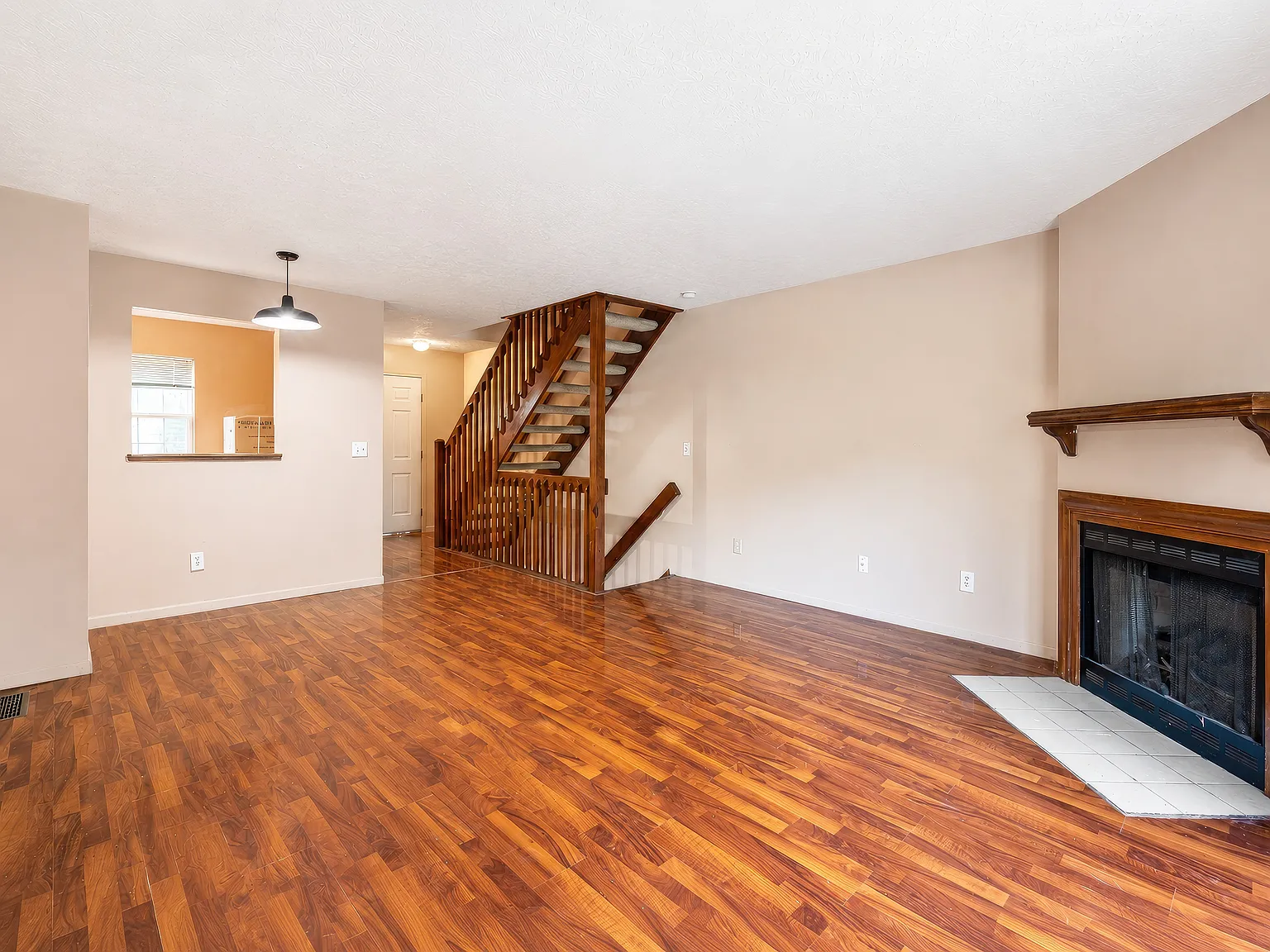 2 bed, 1.5 bath, 1040 sqft, $1,650 — Photo 4