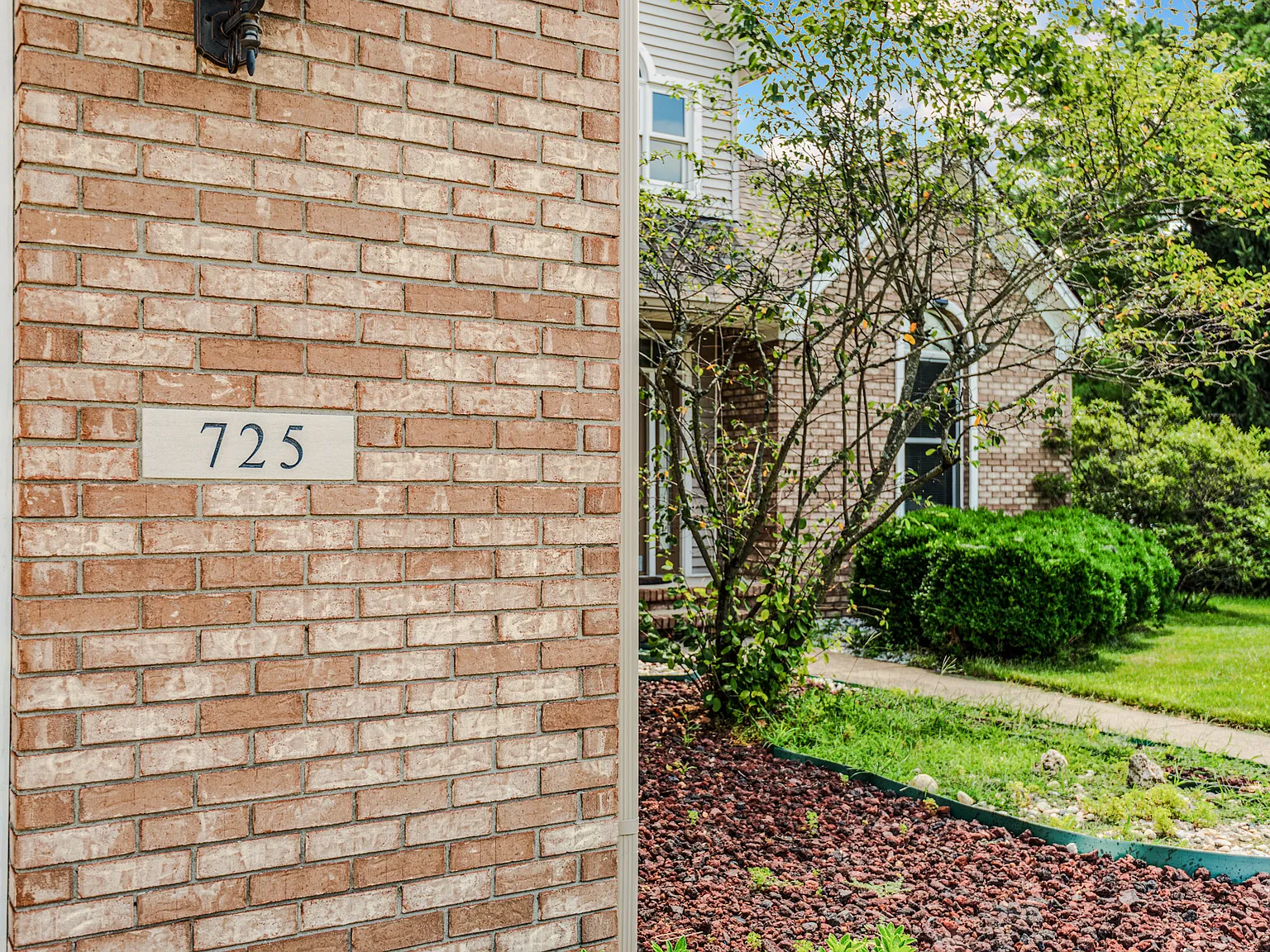 5 bed, 4281 sqft, $3,650 — Photo 3