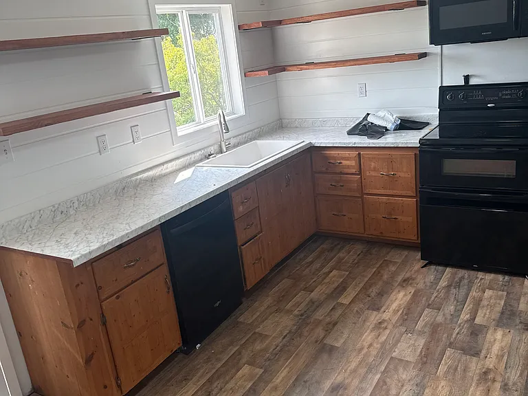 1119 Perkins Ln — Photo 10