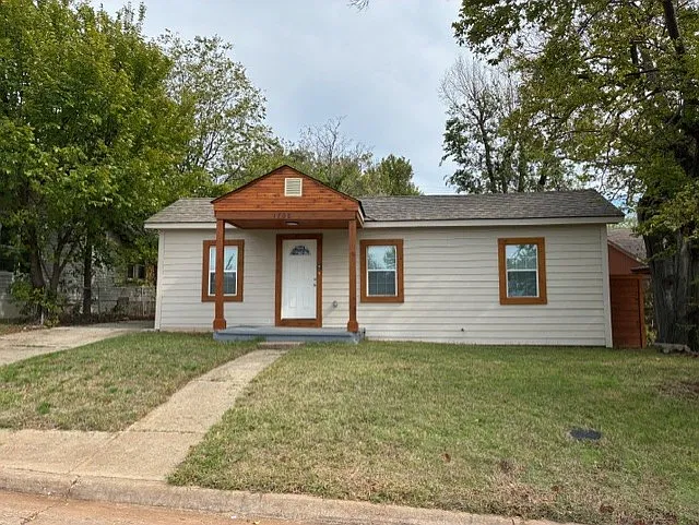 4 bed, 1608 sqft, $1,450 — Photo 1