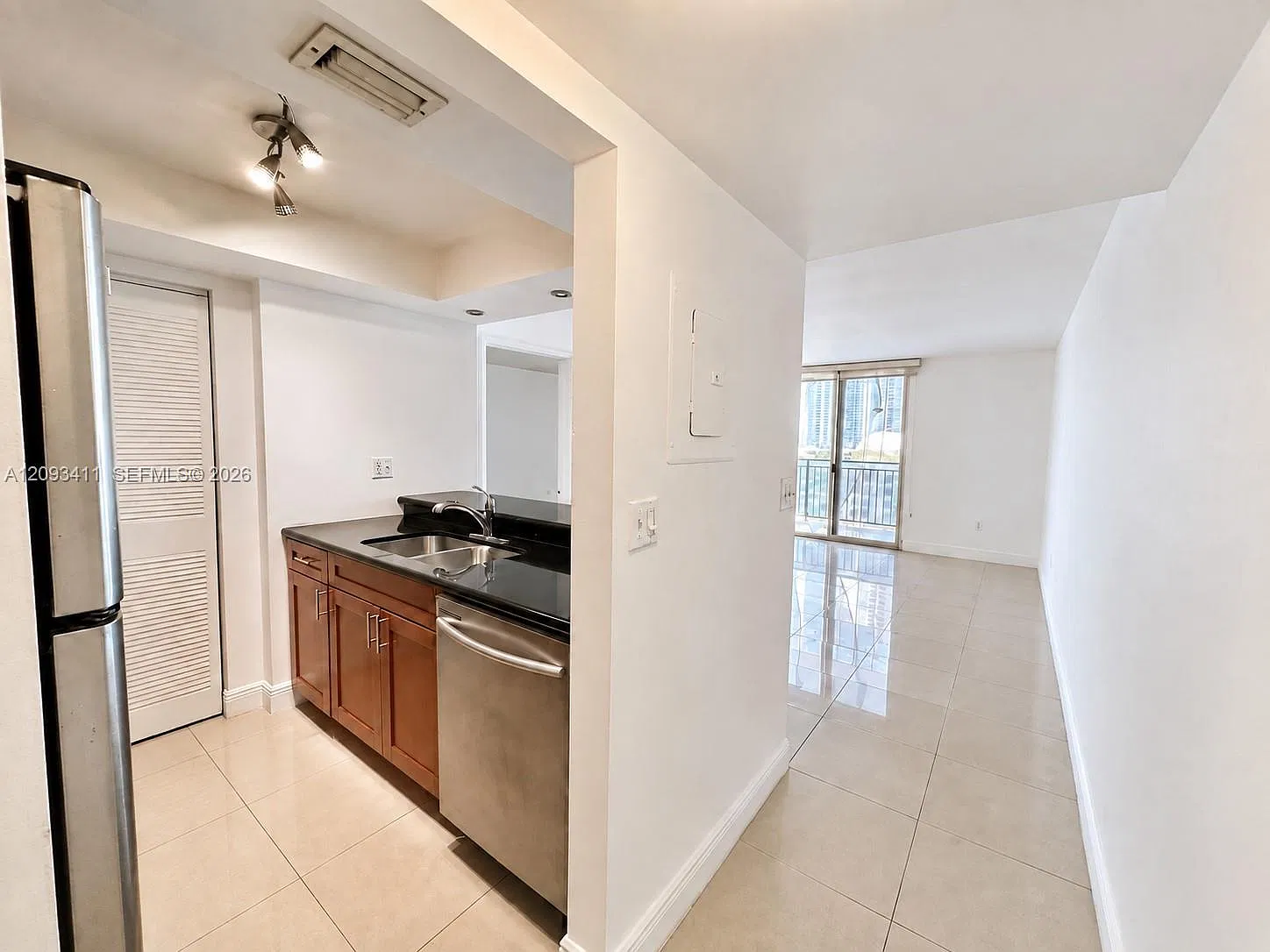 Madison Downtown Condo — Photo 2