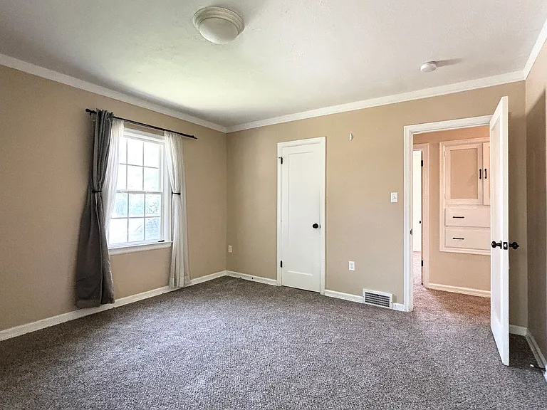 3671 S. 2300 E. — Photo 10
