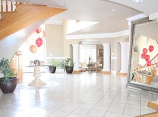 96 Livery Ct, Oak Brook, IL
