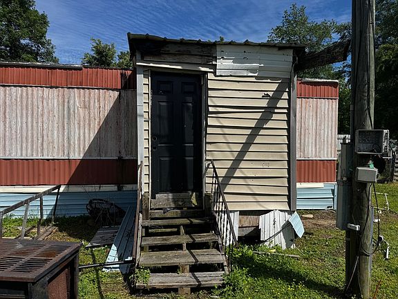 4th image of 409 Commodore Dr