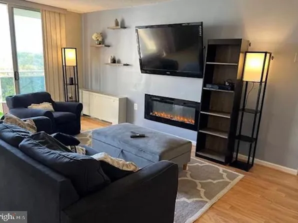 7333 New Hampshire Ave APT 918W, Takoma Park, MD 20912
