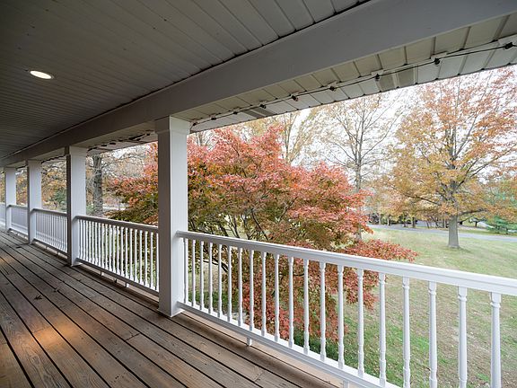 4th image of 40 Jamestown Farm Dr