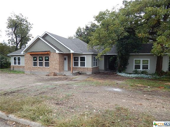 3rd image of 609 E Lamar Ave
