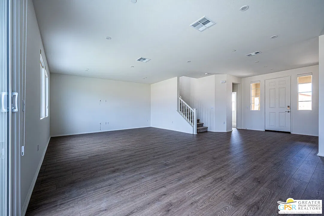 4 bed, 3.0 bath, 2472 sqft, $3,495 — Photo 4