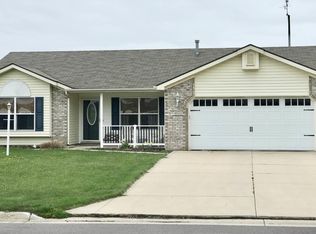 3712 E Pontiac Dr, Warsaw, IN 46582