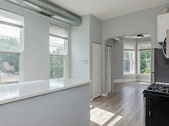 2nd image of 815 N Fairfield Ave APT 2F