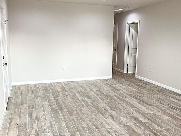 3rd image of 390 Bower Dr