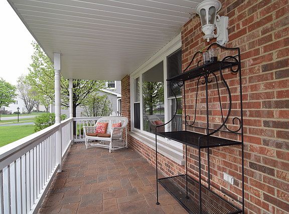 5th image of 740 Oakwood Dr