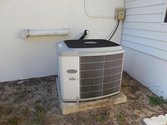 5th image of 471 E Country Club Dr