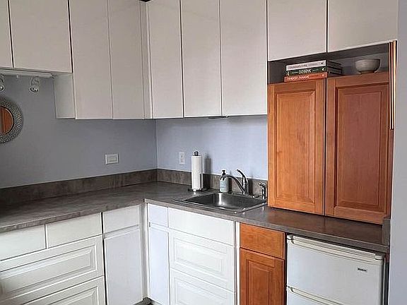 5th image of 236 E 47th St APT 28D