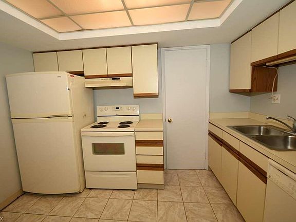 5th image of 19015 Van Aken Blvd APT 501
