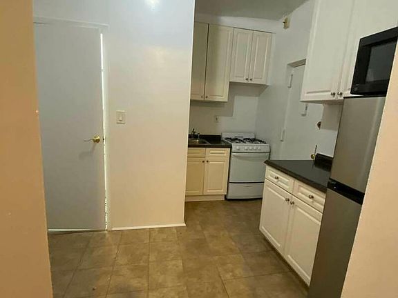 2nd image of 308 E 78th St #2B