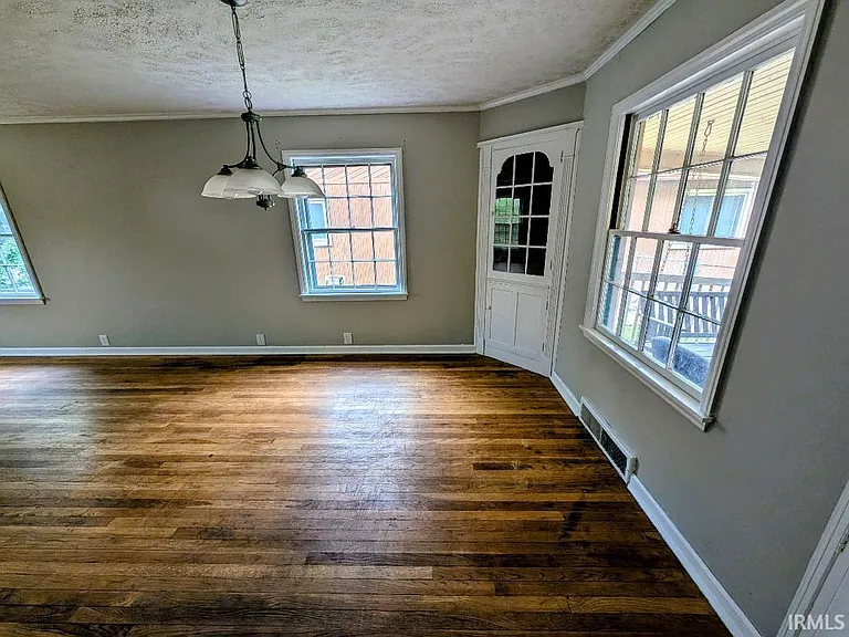 636 W University Ave — Photo 7