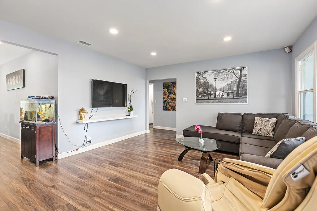 3 bed, 1.0 bath, $5,825 — Photo 1