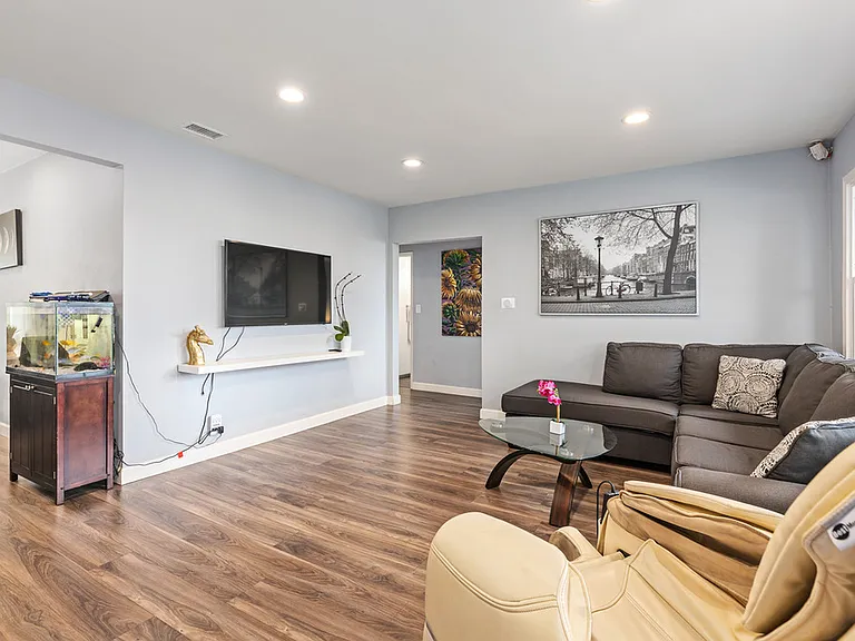 3254 Logan Ave — Photo 1