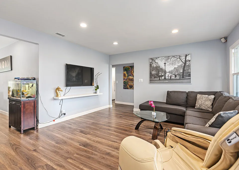 3254 Logan Ave