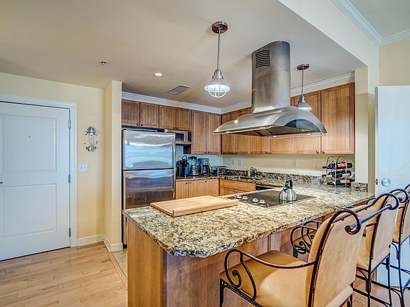2nd image of 5804 Palmetto Dr #A-305
