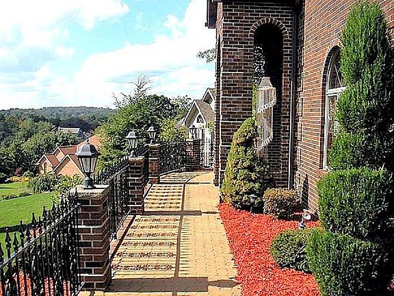 Front Fenced Walkway