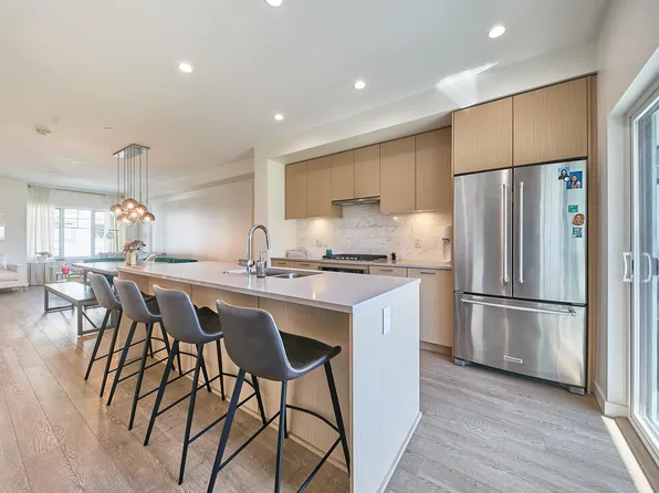 19451 Sutton Ave #204, Pitt Meadows, BC V3Y 0G6