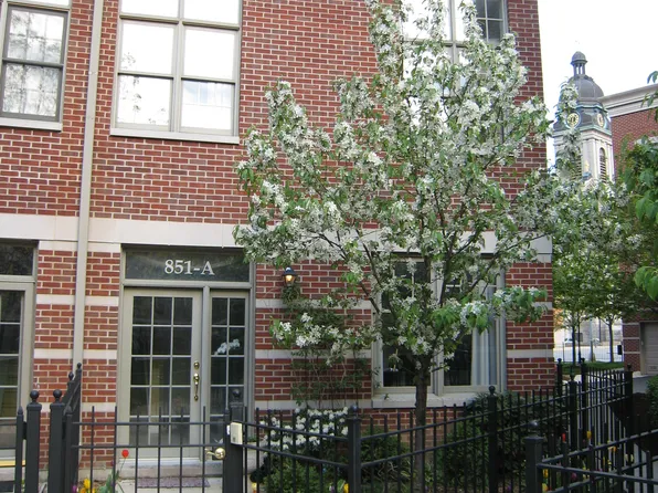 2007 W Churchill St #P-10, Chicago, IL 60647