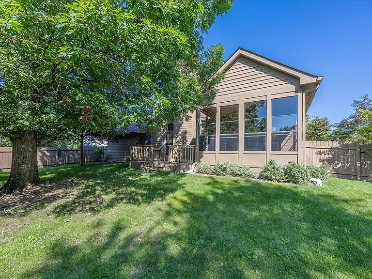 11179 Avery Row — Photo 30