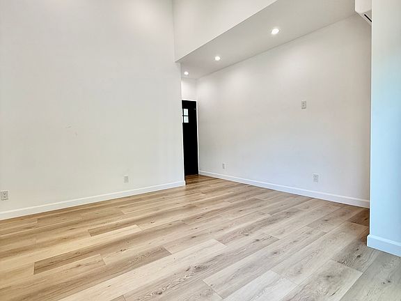 5th image of 616 1/2 N Vista St