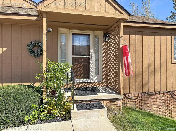 12352 Nantucket Dr Unit 4, South Lyon, MI 48178