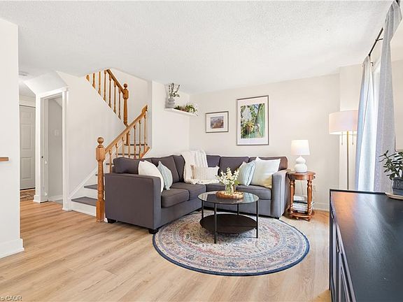 4th image of 52 Walman Dr