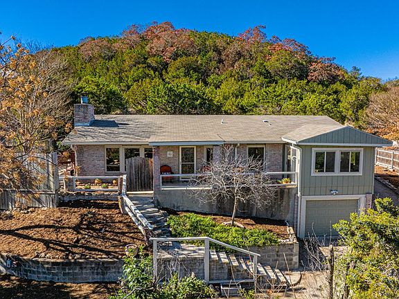 2nd image of 123 S Loma Vista Dr