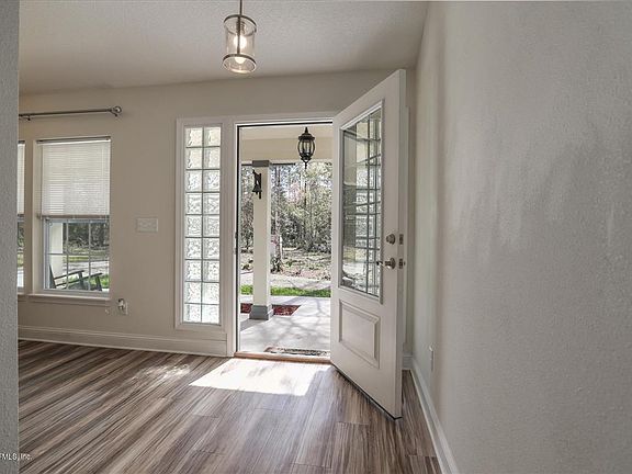 3rd image of 234 Horsetail Ave