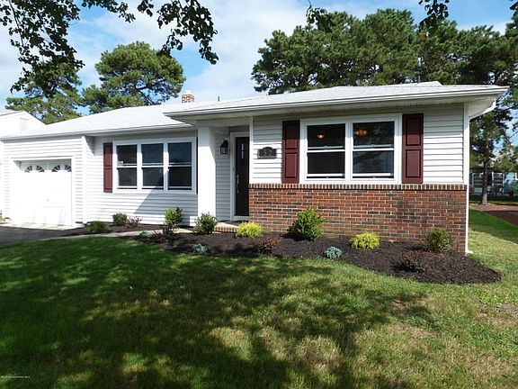 3rd image of 52 Nostrand Dr