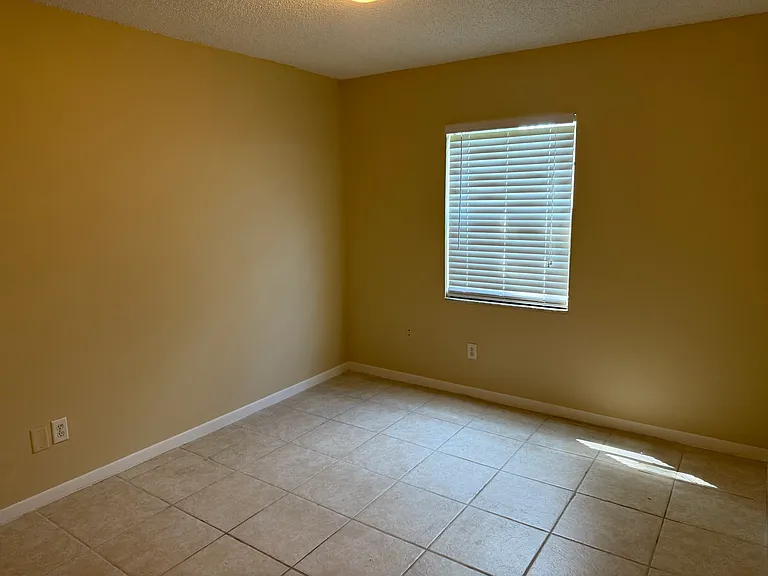 1307 W Redbud St — Photo 15