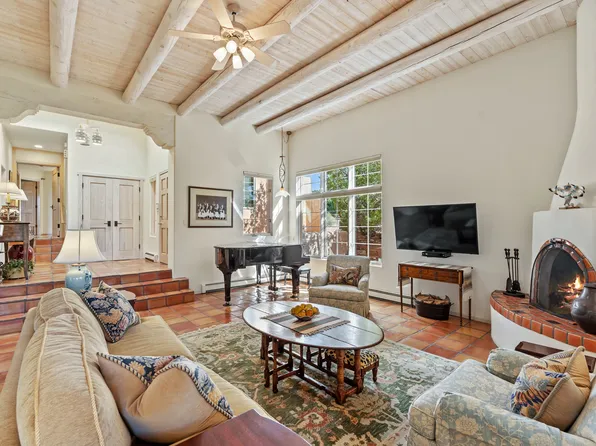 1300 Bartlet Ct, Santa Fe, NM 87501