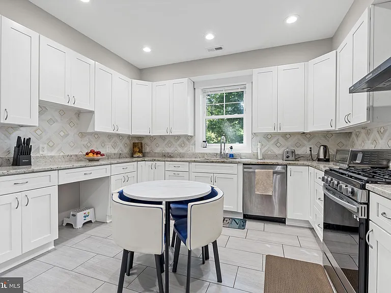 3925 Ashwood Pl — Photo 19