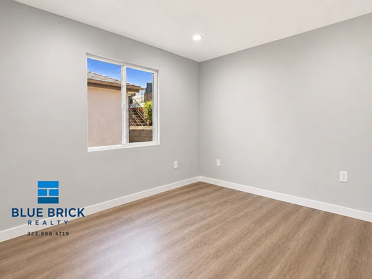 1242 W 93rd St #1/4 — Photo 6