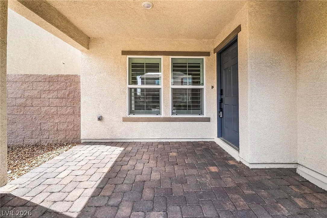 3 bed, 2.5 bath, 1674 sqft, $2,100 — Photo 3