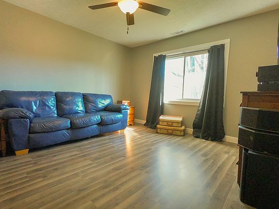 3rd image of 35 Allen Ln