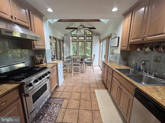 4th image of 2727 Durham Rd