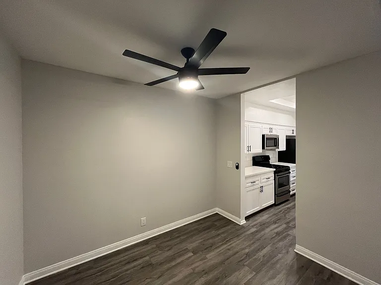 1527 Veteran Ave — Photo 10