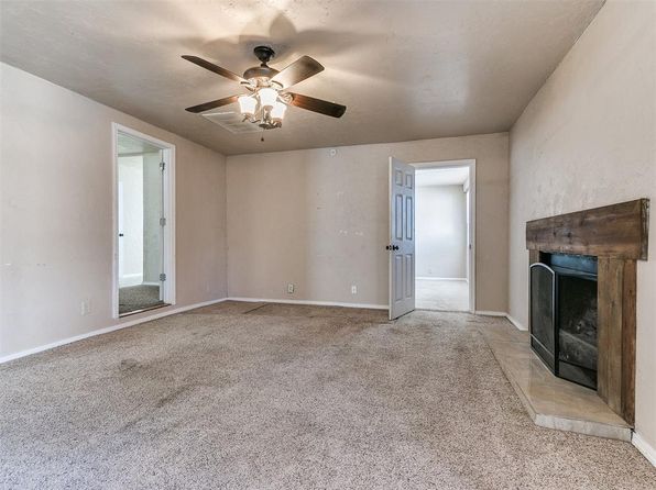 31 Shirley Ln, Edmond, OK 73003