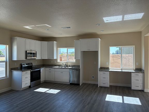 5th image of 3621 Venice Ave