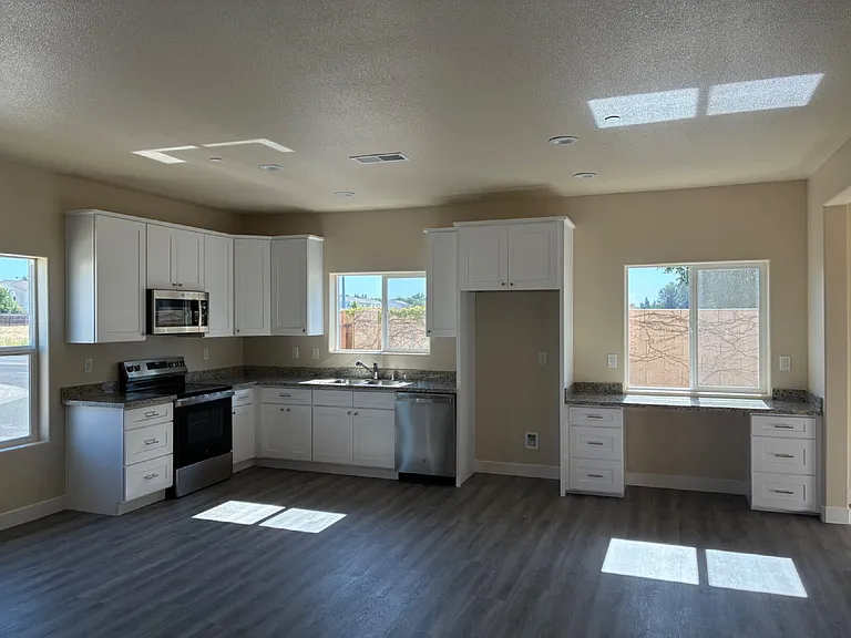 3621 Venice Ave — Photo 5